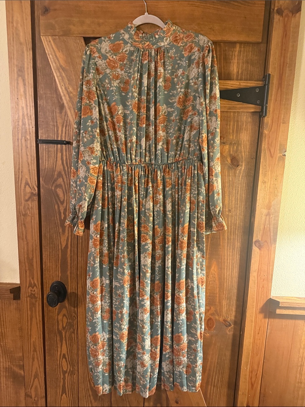 Vintage-Inspired Green Floral Maxi Dress with Rust Rose Print